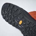 アウトソールの「Vibram ICE TREK」は、低温によるラバー材の硬化を抑えることで優れたグリップ力を発揮