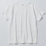 誰もが一枚は持っている“白ティー”こそ、最もこだわりたいものだ。「Tシャツ ショートスリーブ」。　 ￥9,900（税込）／3月中旬発売予定