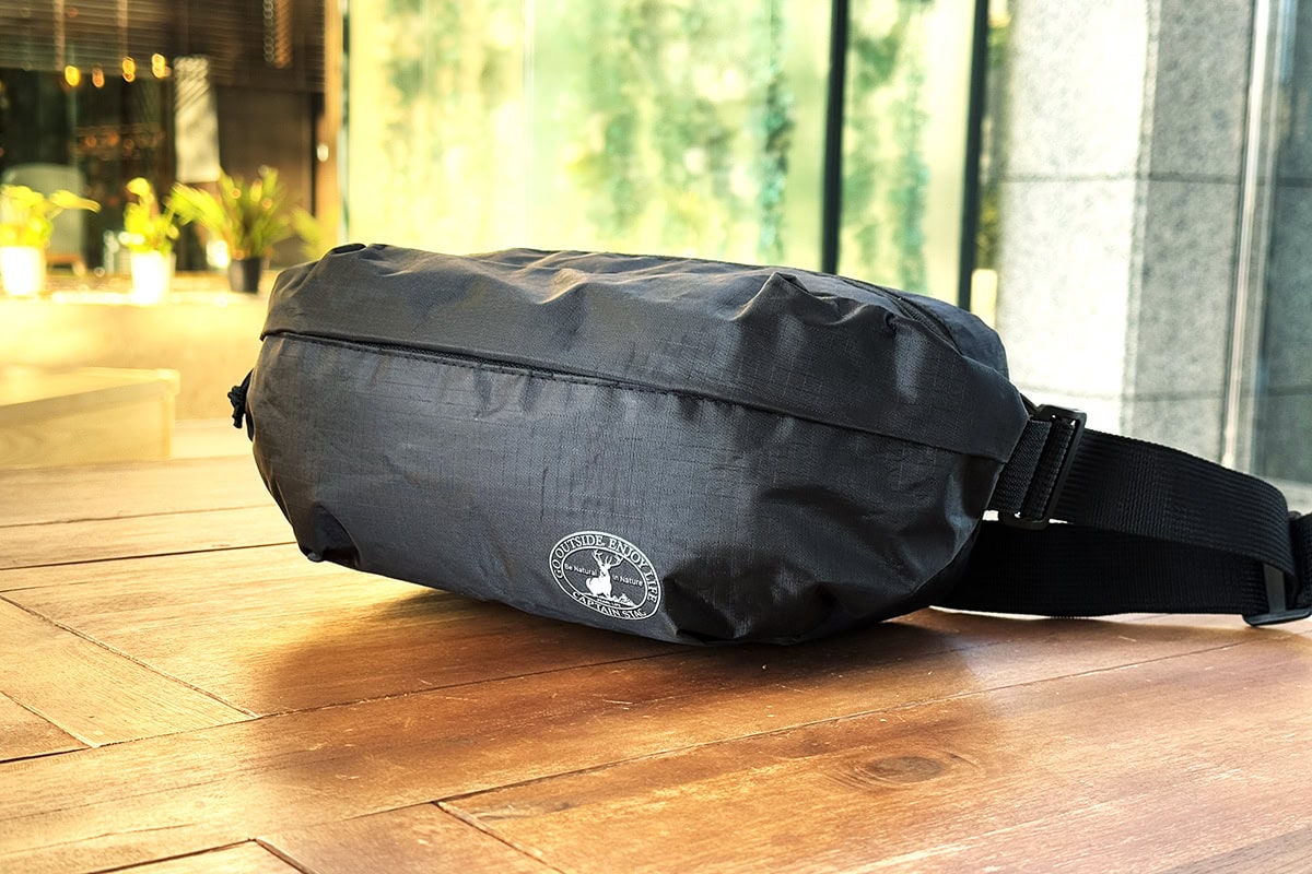可変する収納スペースが超便利! キャプテンスタッグのボディバッグ