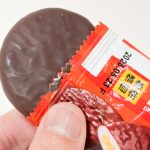 いろんなメーカーから出ているチョコパイ系のお菓子と同じように見えますが……