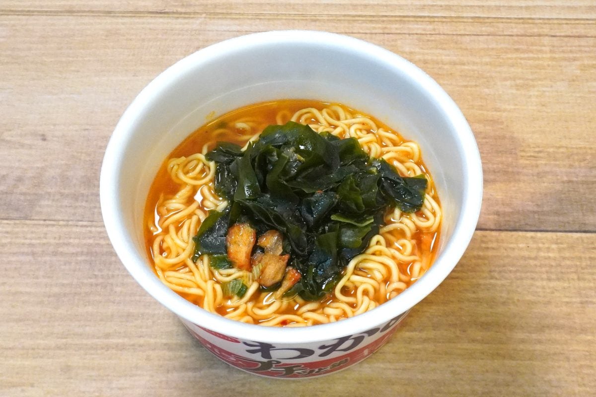 エースコック「わかめラーメン×プチッと鍋 キムチ鍋味」