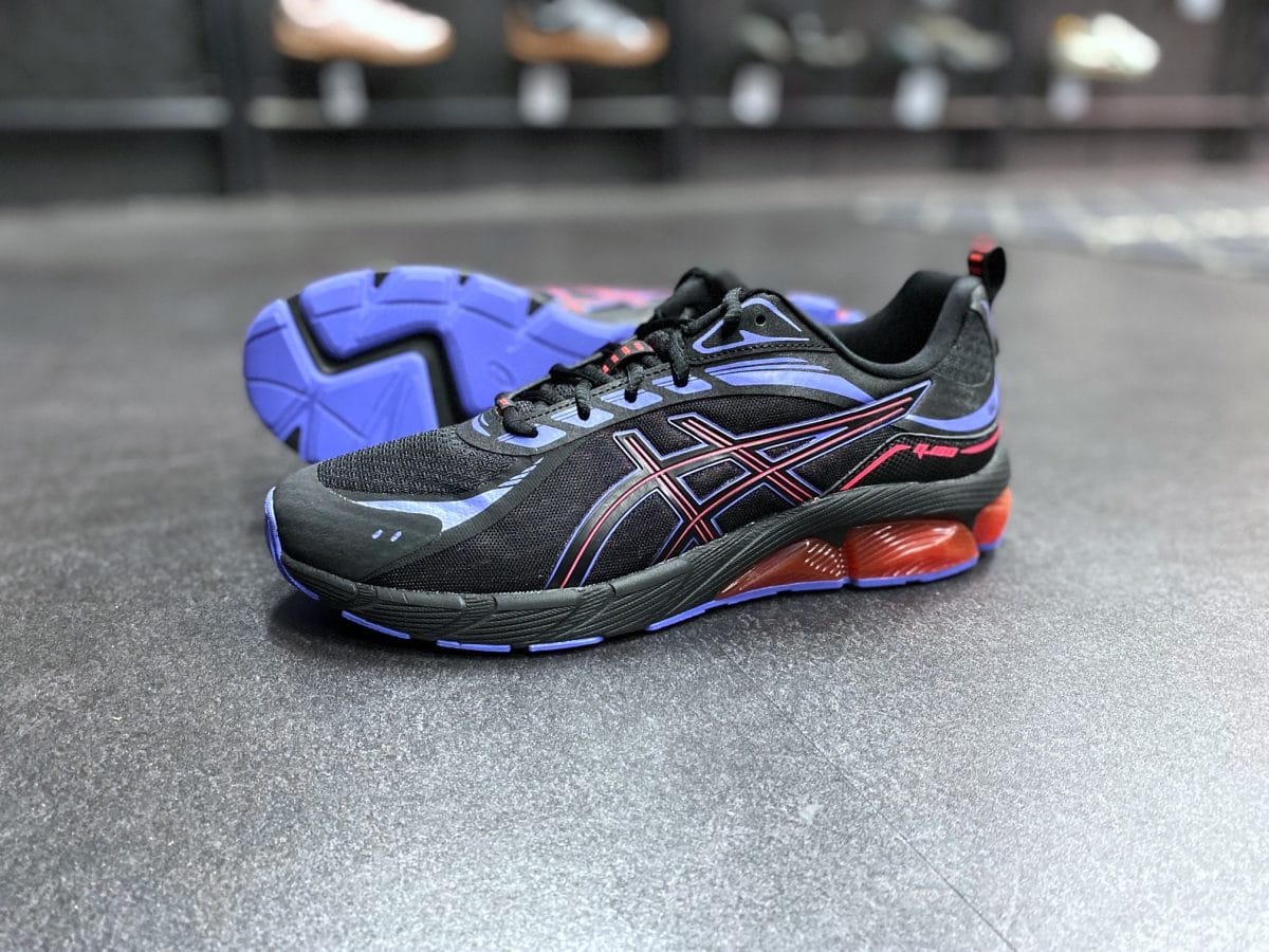 ASICS GEL-QUANTUM ダークブルー スニーカー 圧倒的パフォーマンスとデザイン力」アシックスのヴィンテージと