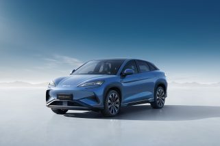 「東京オートサロン2025で熱視線」BYDの日本導入モデル第4弾！アッパーミドルクラスのクーペSUV電気自動車“シーライオン 7”が登場