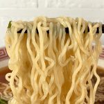 東洋水産 マルちゃんダブルラーメン辛麺／食べ進めるとちょうどいい硬さになるのでオススメです。いわゆる「昔ながらの」インスタントフライ麺