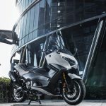 スクーターを超えたスクーターとして、ライダーたちの間でも一目置かれているのがヤマハが世界に誇るプレミアムスクーター「TMAX560 ABS」