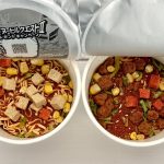 日清食品 「カップヌードル チリトマトヌードル」／新旧で比べてみました。確かにすべて豚肉由来の謎肉にリニューアルしています