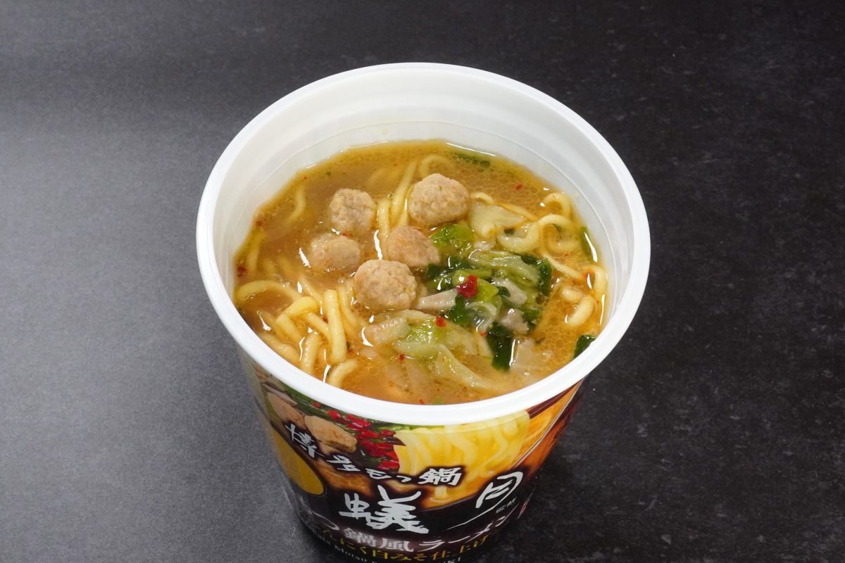 サンヨー食品「サッポロ一番 博多もつ鍋 蟻月監修 博多もつ鍋風ラーメン」