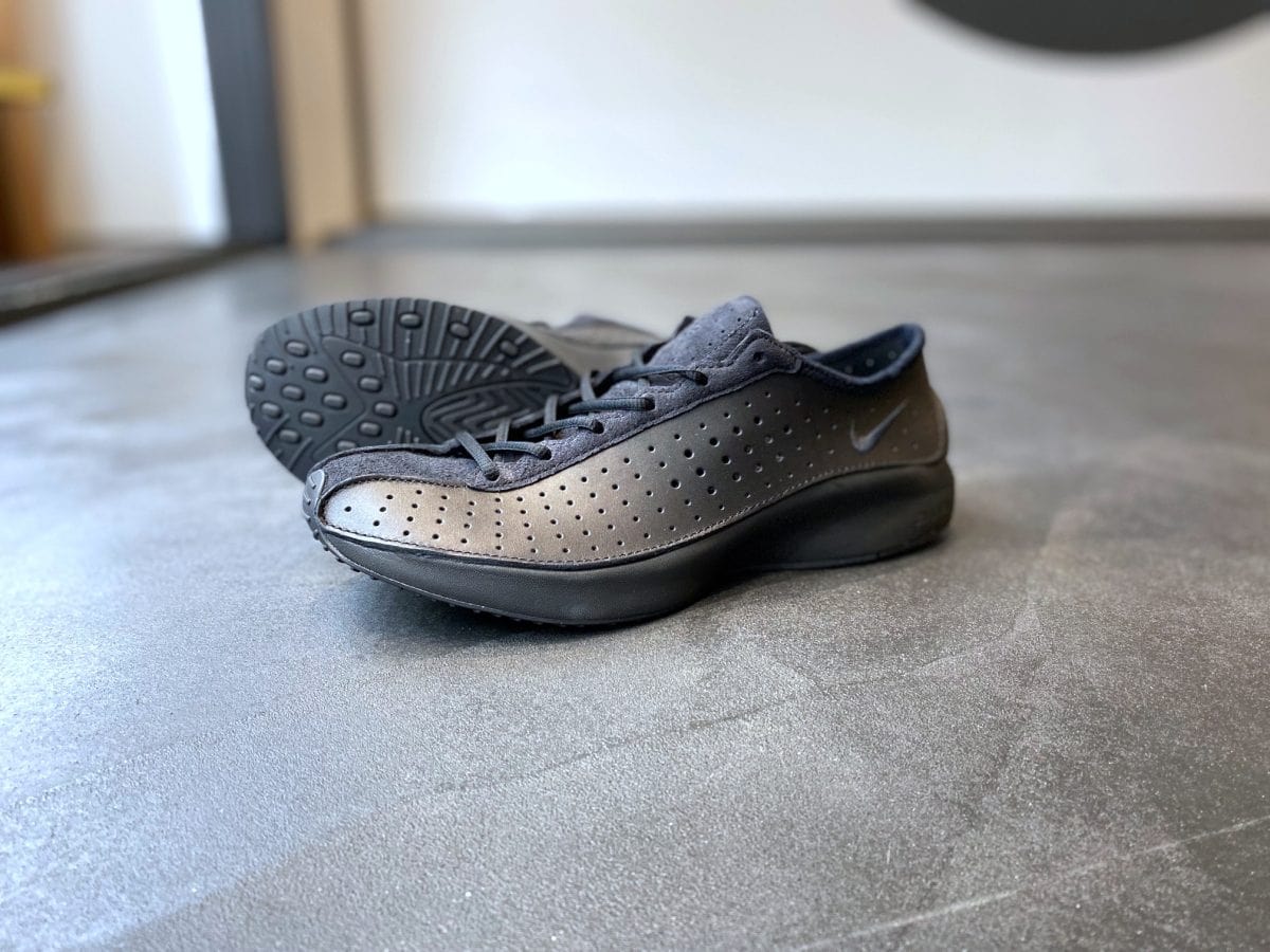 NIKE ★【スニーカー】驚くほど反応性に優れた履き心地の一足 ☆NIKE☆送関込☆激レア！スニーカーヘッドには欠かせない一足
