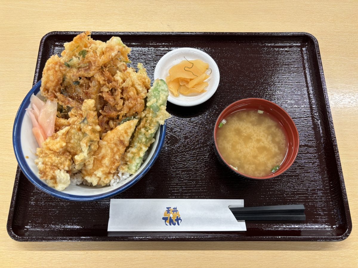 桜海⽼天丼（店内飲食の場合、みそ汁付き）