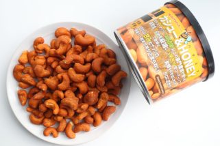 「ヤバい…1,186kcal一気食いしちゃう」少量なのはドンキの優しさ!? “カシューナッツ×はちみつ”の危険な食べ物をドン・キホーテマニアが実食レポート