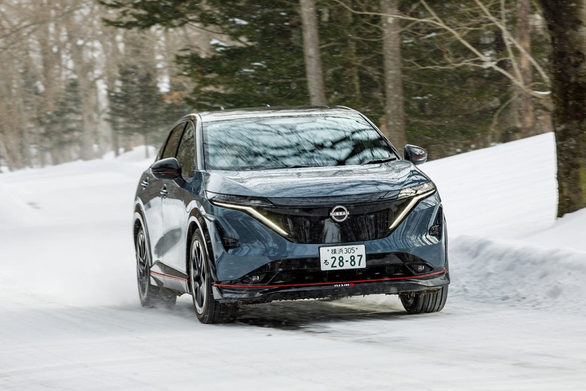 フェアレディZを雪上で振り回す快感…」500馬力オーバーの“R35型