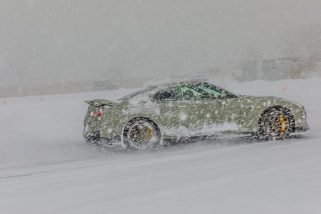 「フェアレディZを雪上で振り回す快感…」500馬力オーバーの“R35型GT-R”から電動EV“アリア ニスモ”まで！日産の大人気5モデルを極寒の北海道で一気乗りしてみた