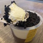 3. 食感がクセになる！「オレオ入りチョコレートチーズプリン」／ふわっと軽いチーズムースと、濃厚なチョコクリームが絡み合い、一口目から至福の口どけ