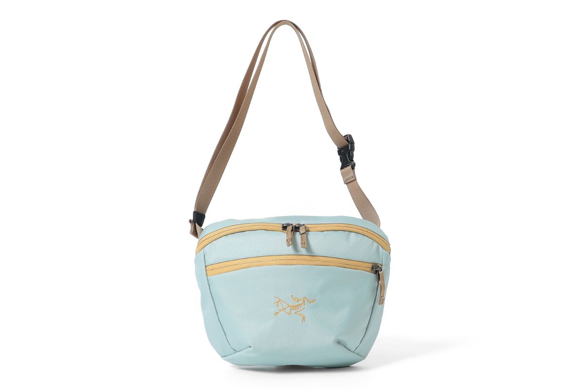 ビームスでしか買えない限定色」アークテリクスの定番ジャケット