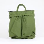 HELMET BAG Sのカーキカラー