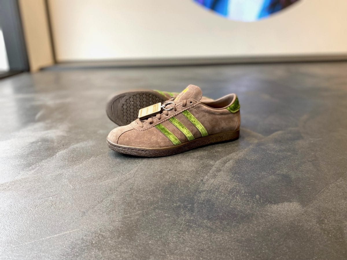 唯一無二の特別版」atmosの25周年記念を祝う“アディダスの