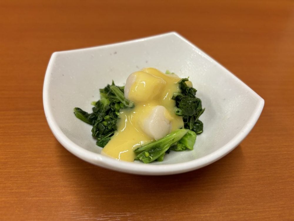 春小鉢「菜の花とイタヤ貝のからし酢味噌がけ」