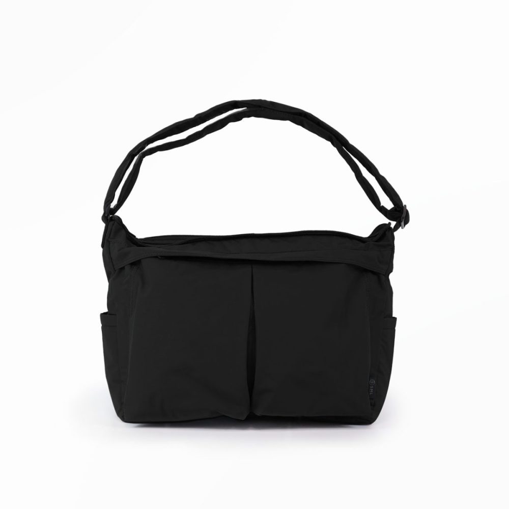ヘルメットバッグをイメージしたフロントパートがデザインポイント