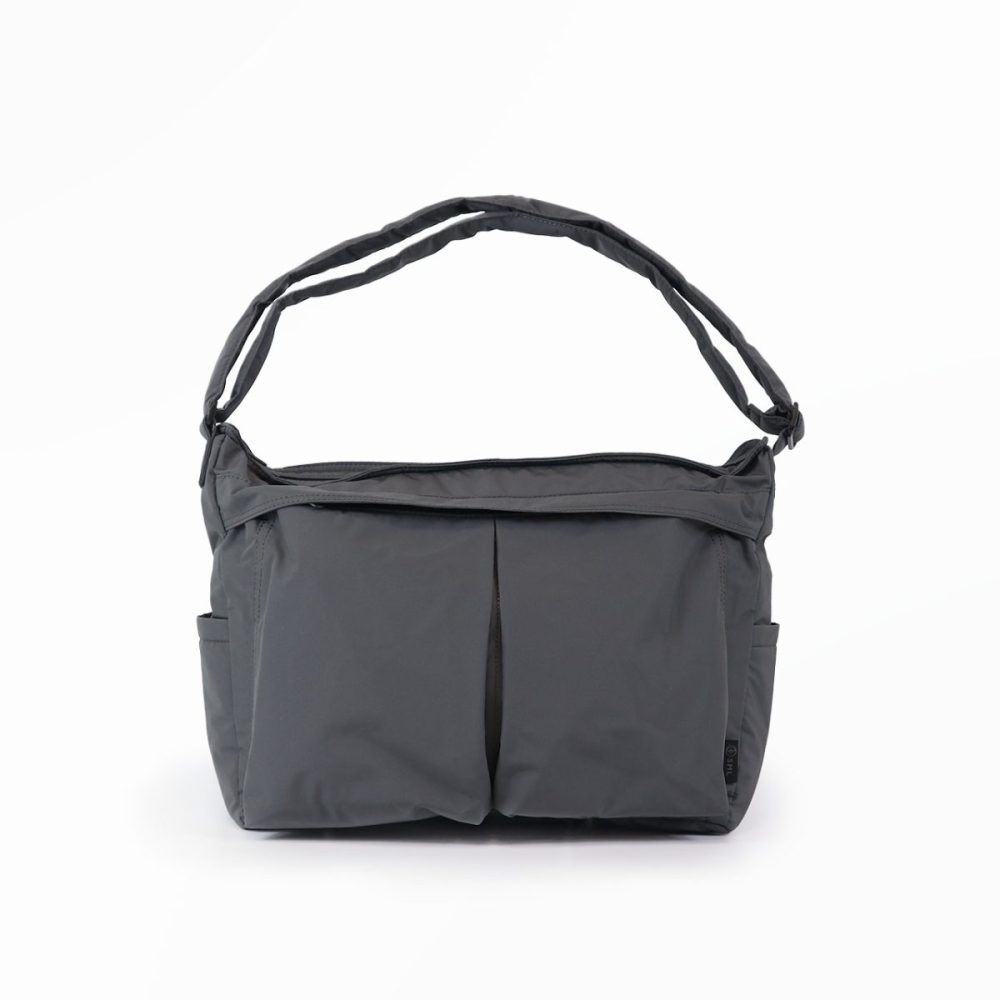 HELMET SHOULDER BAG Mのグレーカラー