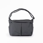 HELMET SHOULDER BAG Mのグレーカラー