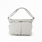 HELMET SHOULDER BAG Mのライトグレーカラー