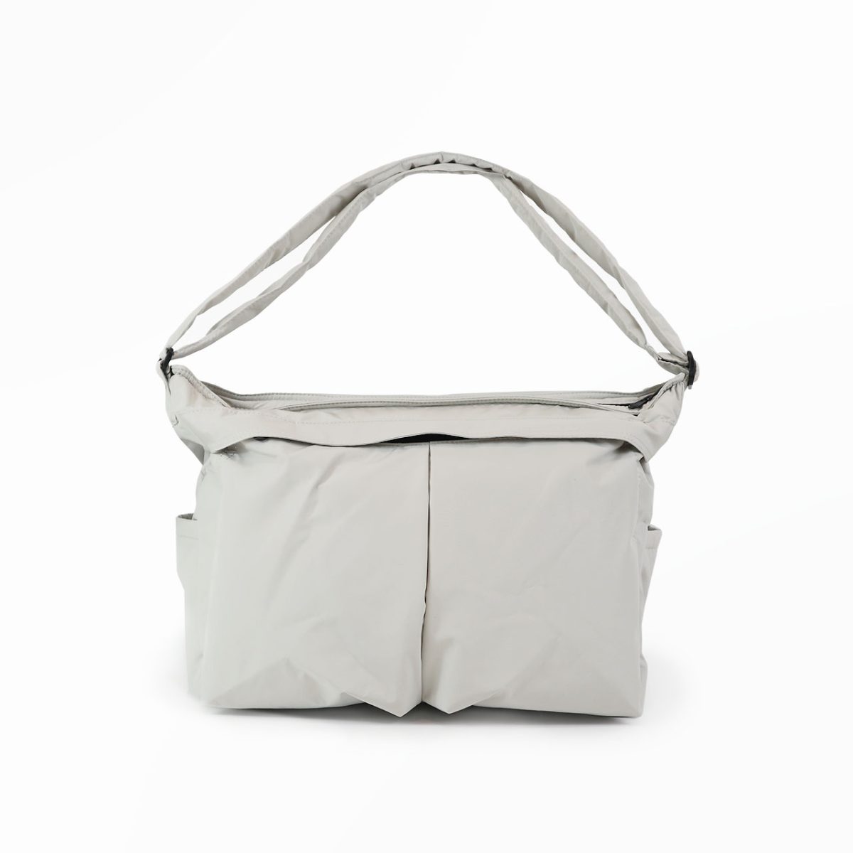 HELMET SHOULDER BAG Mのライトグレーカラー