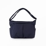 HELMET SHOULDER BAG Mのネイビーカラー