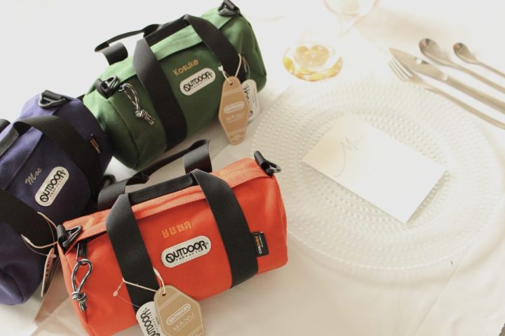 「こんな引き出物ならうれしいかも…」定番の“ロールボストン”に名入れ刺繍が！アウトドアプロダクツが結婚式の引き出物サービスを開始