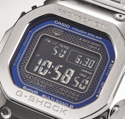 G-SHOCK
GMW-B5000D-2JF　「ダイヤルのガラス面に鮮やかなブルーを蒸着加工。メタリックな質感とマッチする」