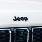 ブラックのJeepバッジ