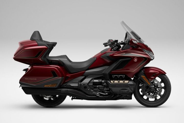 「ホンダの超大型バイクが50周年」記念モデルも同時発表！大型ツアラー“ホンダゴールドウイングツアー”の2025年モデルが期間限定注文で登場