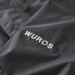“WUROS”とは従来のポリウレタン皮膜より加水分解が起こりにくい、耐久性を向上させた防水透湿素材のことで、従来品より長く愛用できる素材
