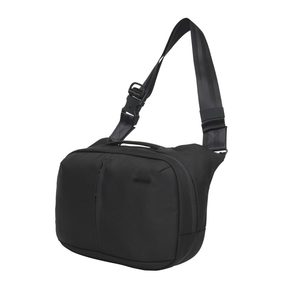 インケース「トラックス スリング」￥15,400／W33×H23×D12㎝／11インチまでのタブレットに対応