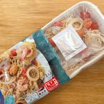 「スパゲッティ・アッロ・スコリオ」はパッケージを開けると、たくさんの具材がのっているのがすぐわかります