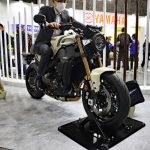 日本限定の落ち着いた雰囲気のセラミックアイボリーを纏った「XSR900」
