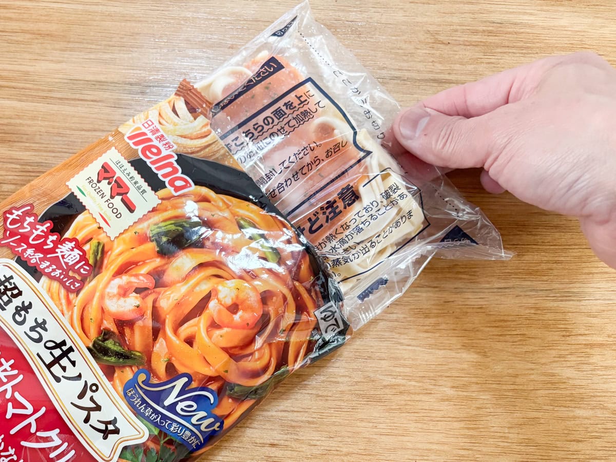 「マ・マー超もち生パスタ濃厚海老トマトクリーム」はトレーなしタイプ