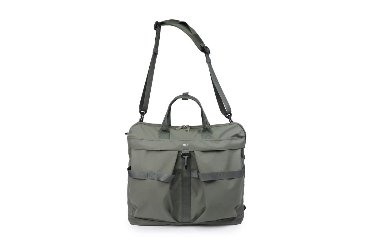 シー「GRID3 HELMET BAG」￥28,600／W41×H40×D11㎝／15インチPC対応