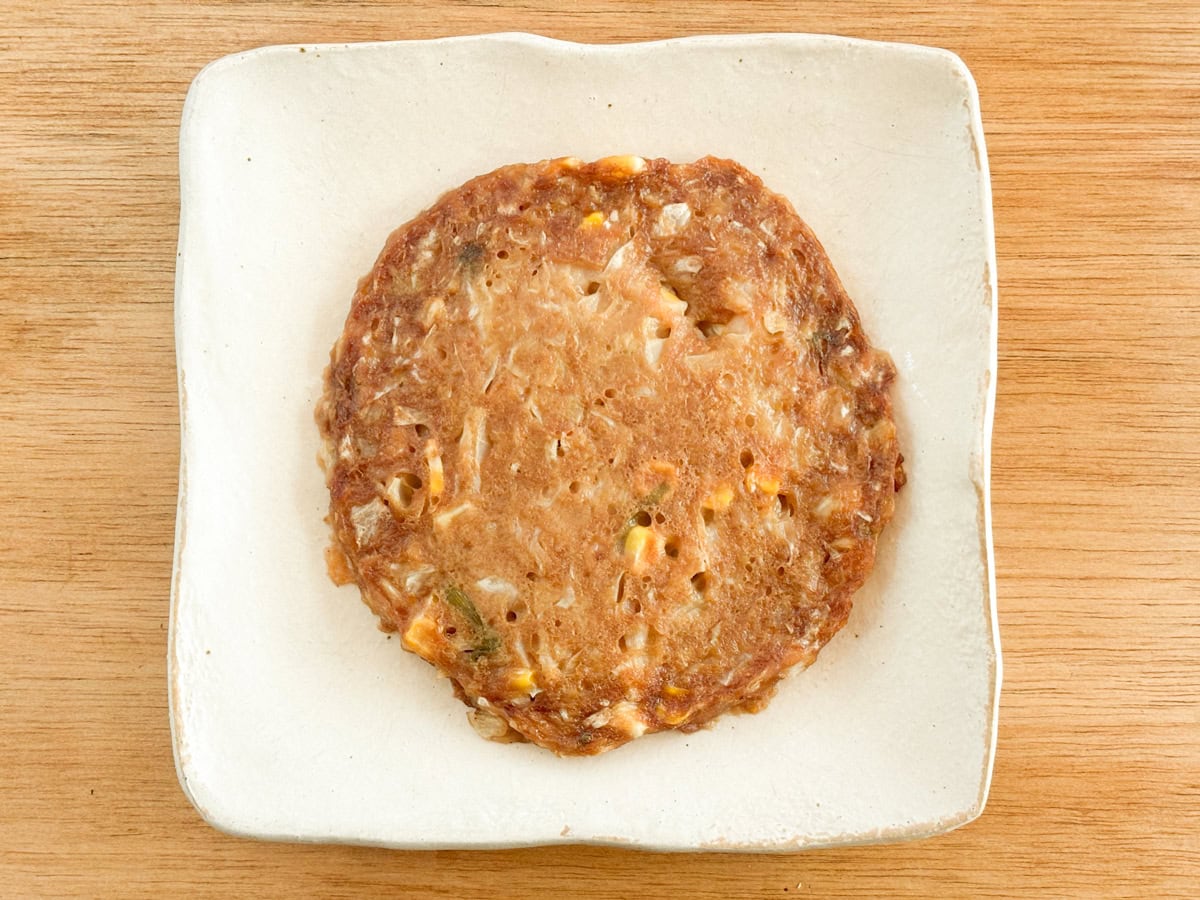 ラップのおかげでちょっとしっとりした仕上がりだけど、見た目はほぼお好み焼き