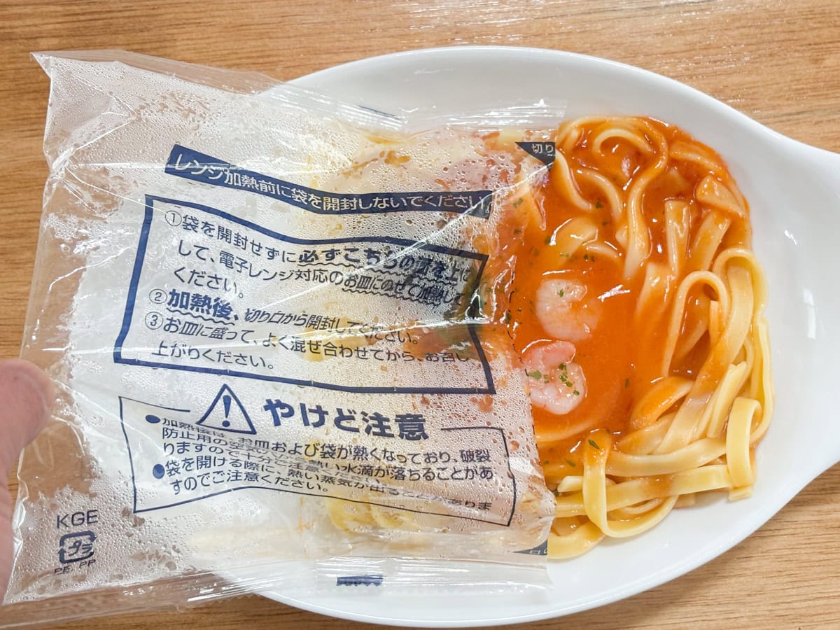 「マ・マー超もち生パスタ濃厚海老トマトクリーム」の電子レンジ加温時間は、500wで約6分、600wで約5分