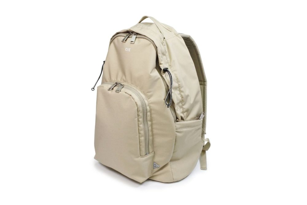 シー「TENDER DAYPACK」￥24,750／W34×H44×D14㎝／13インチPC対応