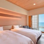 すべての客室から日本海を一望できる贅沢なロケーション