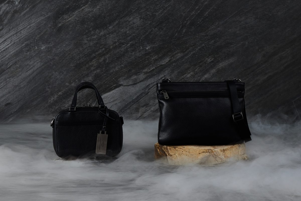 左から）
クリーザン「ボックス ミニショルダー」￥53,900
クリーザン「サコッシュ」￥40,700