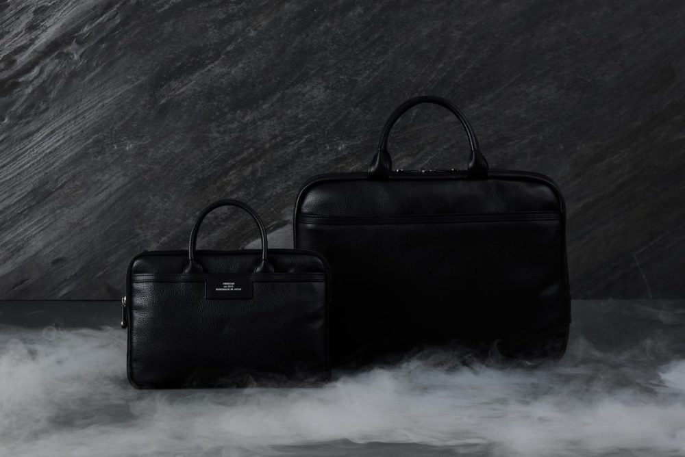 左から） クリーザン「ミニ ブリーフケース」￥40,700 クリーザン「ソフトブリーフケース」￥69,300