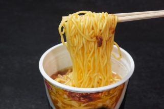 「このカップ麺、ガチで激うま」料理研究家・リュウジ氏監修の第2弾“虚無味噌ラーメン”が旨味重ねすぎで最高だった！