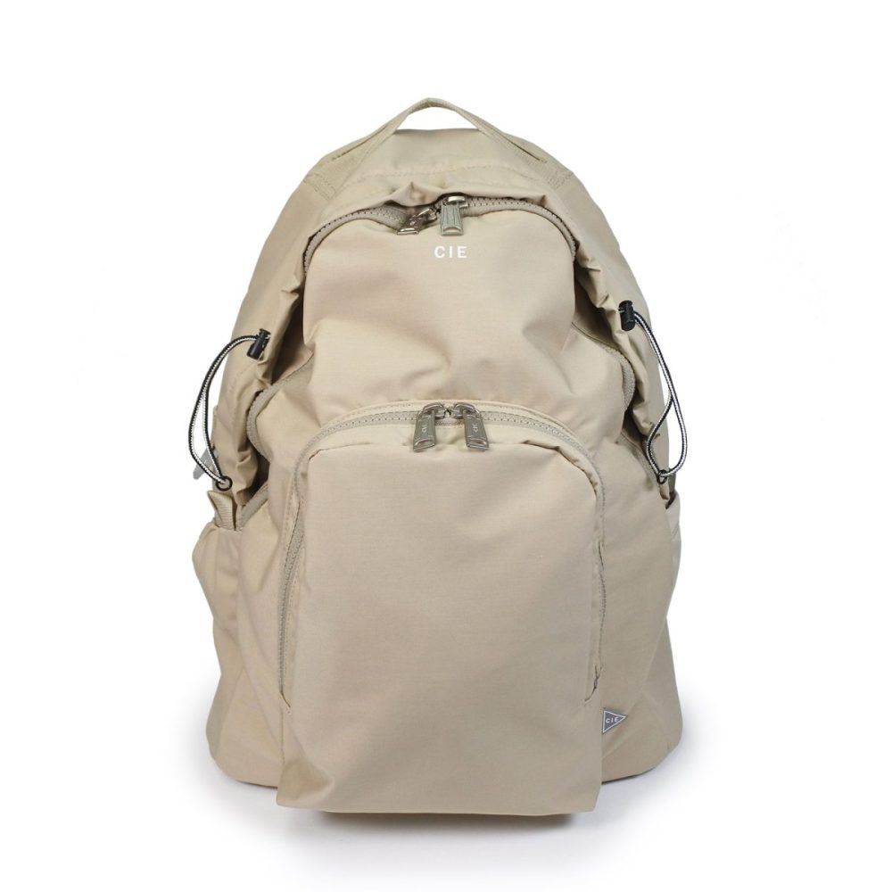 シー「TENDER DAYPACK」￥24,750／W34×H44×D14㎝／13インチPC対応