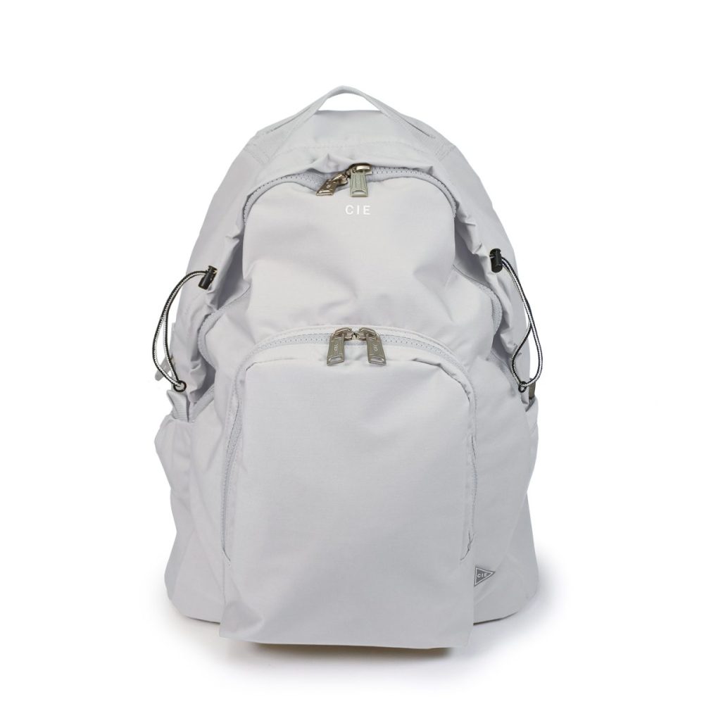 シー「TENDER DAYPACK」￥24,750／W34×H44×D14㎝／13インチPC対応