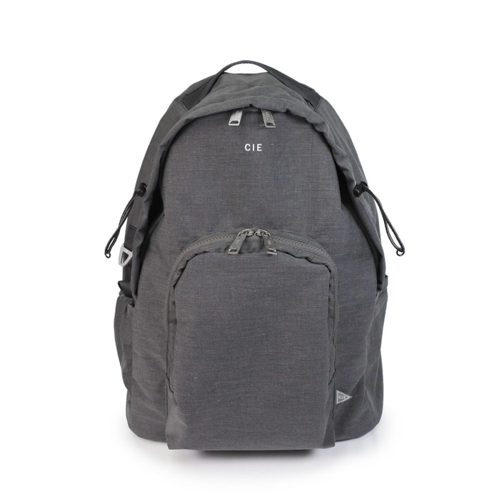 シー「TENDER DAYPACK」￥24,750／W34×H44×D14㎝／13インチPC対応