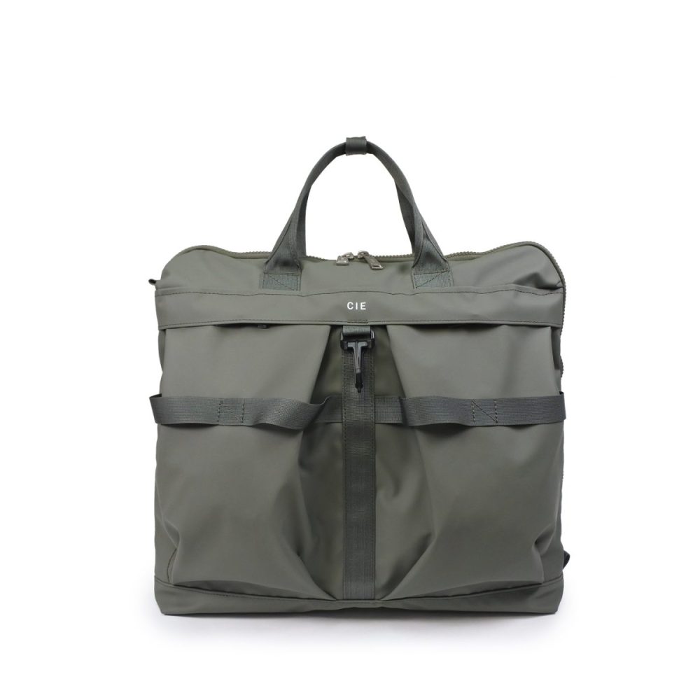 シー「GRID3 HELMET BAG」￥28,600／W41×H40×D11㎝／15インチPC対応