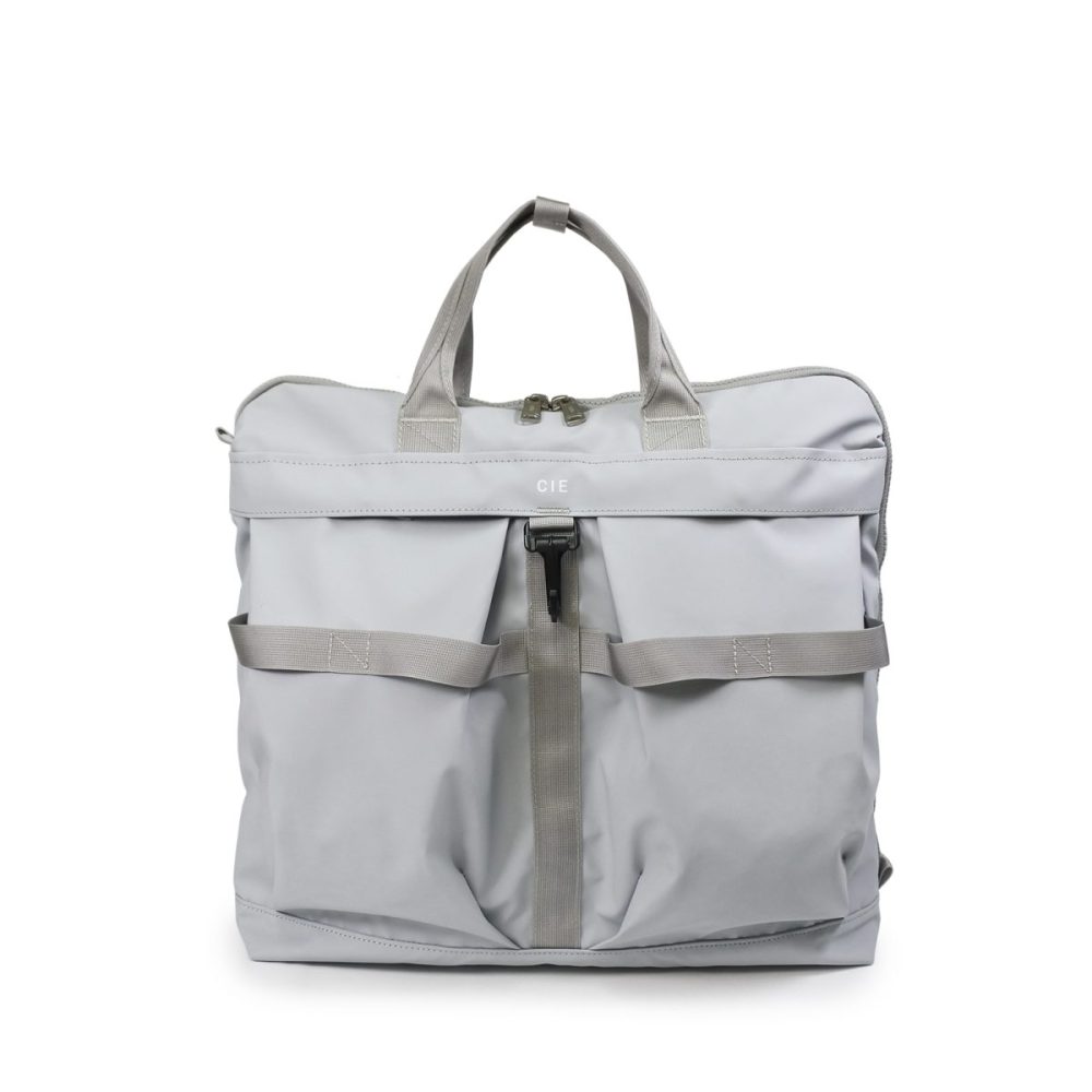 シー「GRID3 HELMET BAG」￥28,600／W41×H40×D11㎝／15インチPC対応