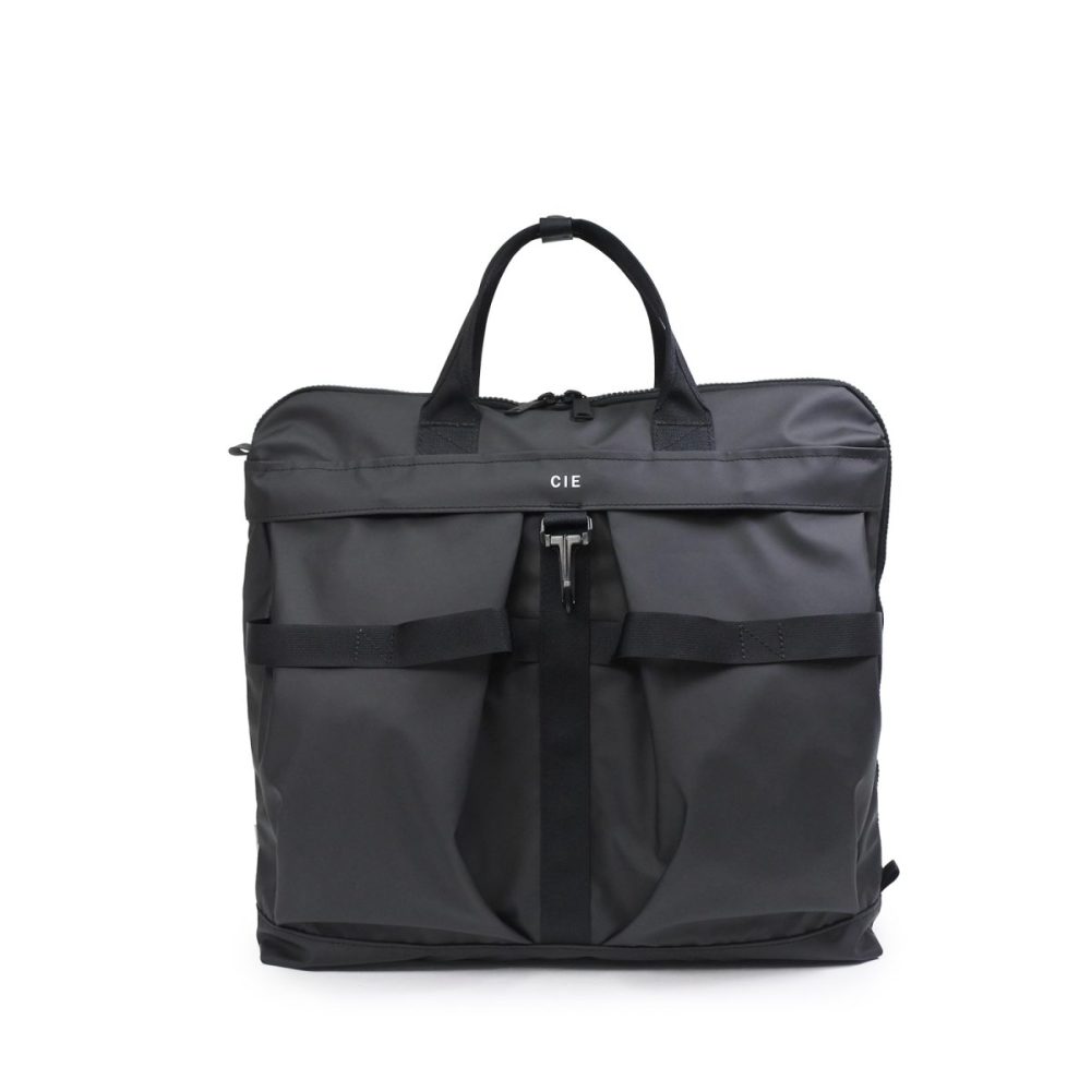 シー「GRID3 HELMET BAG」￥28,600／W41×H40×D11㎝／15インチPC対応